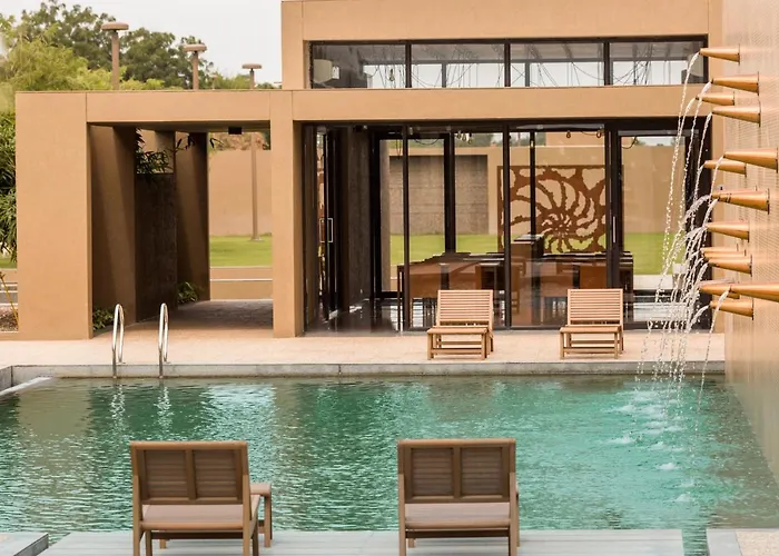 Life At Repose- Lake Villas Resort & Club